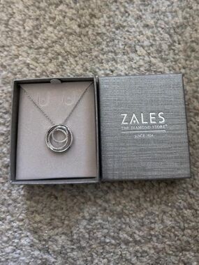 Zales Silver Interlocking Triple Circle Necklace